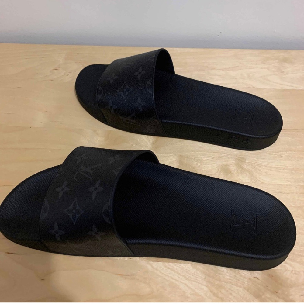 Black Louis Vuitton slides in very good condition! - Picture 2 of 4